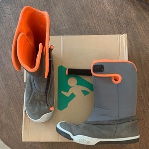 Plae Thandi Waterproof boot. Size 1.5  Brown/ Grey with orange